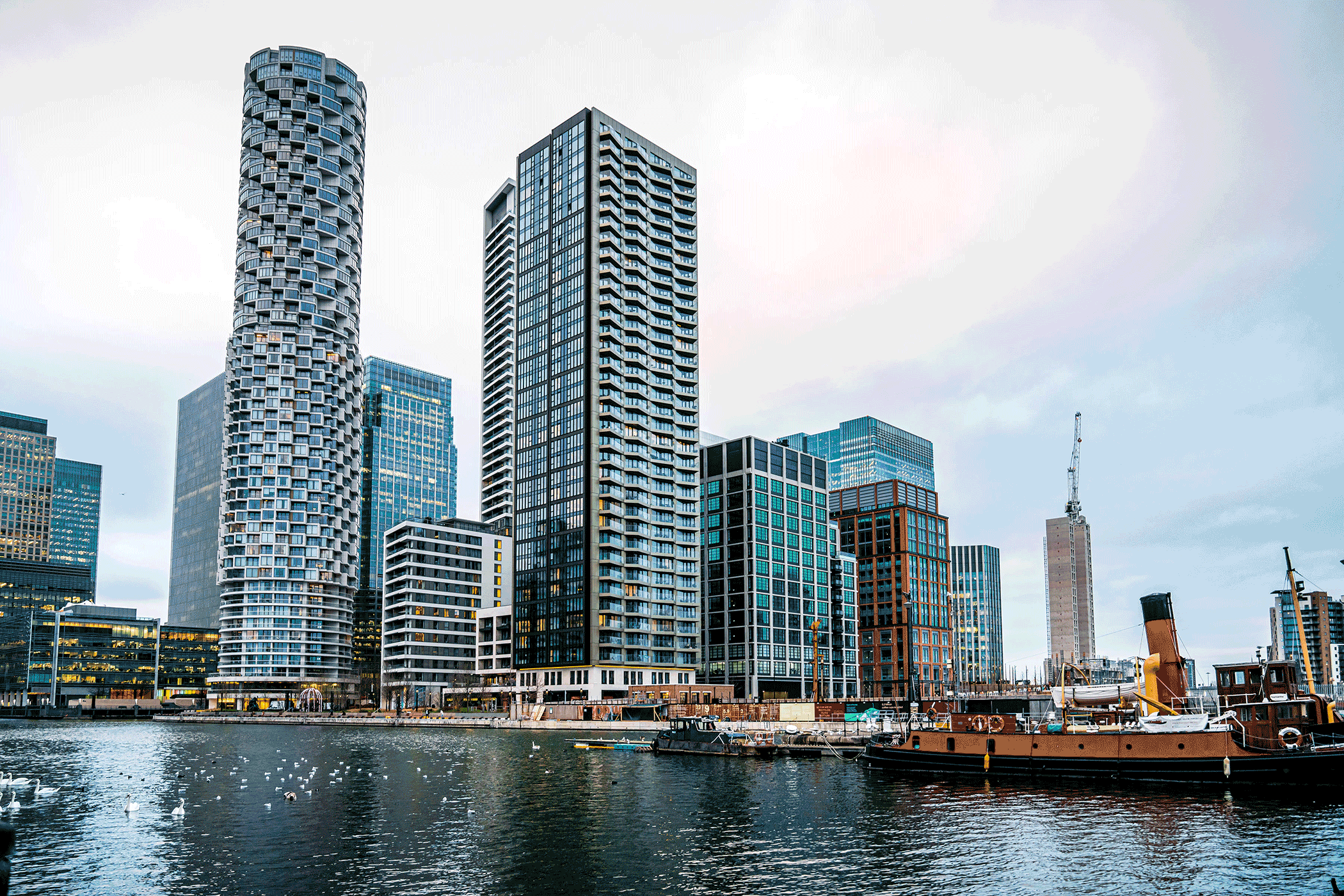 (Canary Wharf Group ; CoStar)<br>