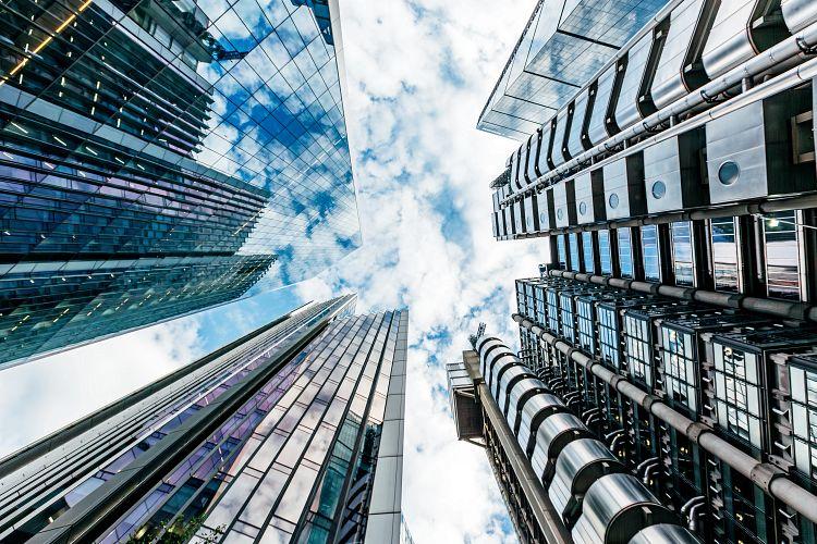 L’écart de valeur entre bureaux et logements, les coûts de restructuration lourde et la fiscalité des changements de destination pèsent fortement sur la rentabilité des projets (Getty Images)