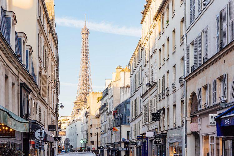 La Fnaim s'attend à un rebond de 11 % du nombre de ventes de logements anciens en 2025 et table sur un total de 940 000 transactions. (Getty Images)