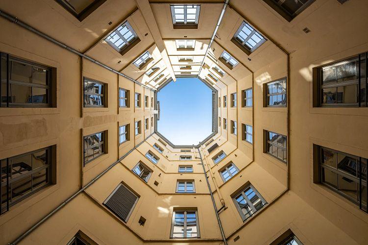 Un coin de ciel bleu au dessus des fonds immobiliers grand public. (Franck Aparisi/CoStar)